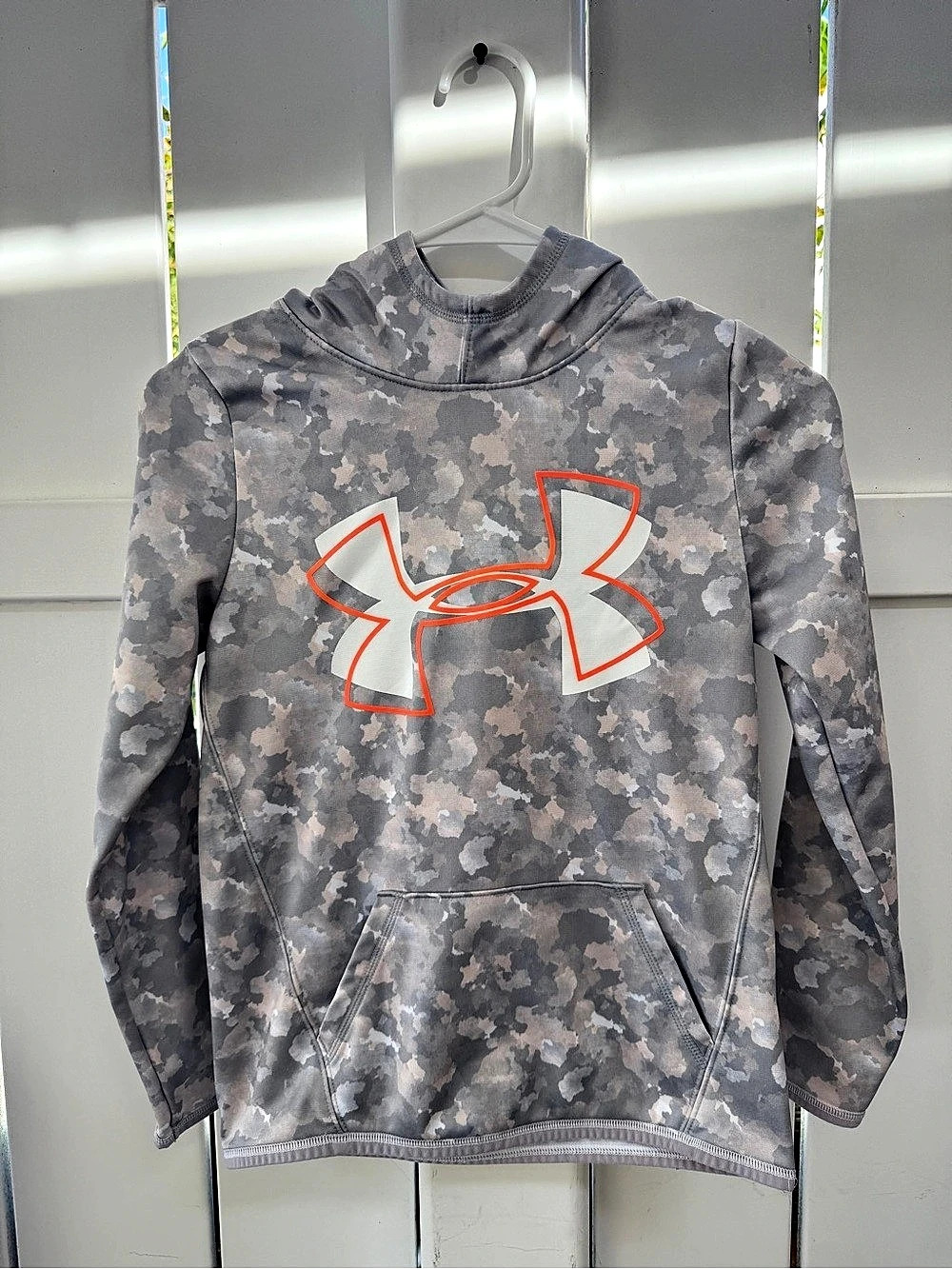 Under Armour Kids ColdGear Camo Hoodie Size Medium Like New